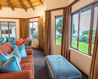 Montusi Mountain Lodge - Bonjaneni - Living room