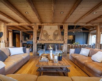 Chalet Keramis - alpine break for 15, hot tub & games room - OVO Network - Verchaix - Salon