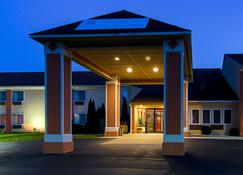 Quality Inn Plainfield I-395 - Plainfield - Building