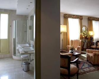 Hotel Villa Montanarini - Villarotta - Living room