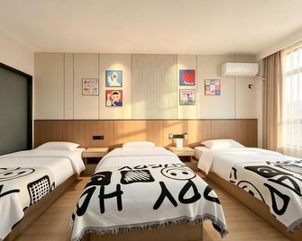 Jifeng Light Luxury Hotel (Jingdezhen People's Square Yuyaochang Branch) - Jingdezhen - Bedroom