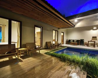 Mahayoga Ubud Private Pool Villa Spa And Resto - Denpasar - Pool