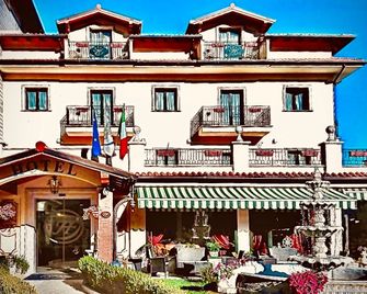 Fashion Hotel - Valmontone - Edificio