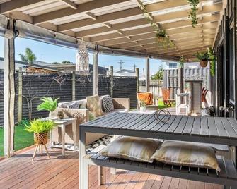 Beach Road Charmer - Waihi Beach - Terasa