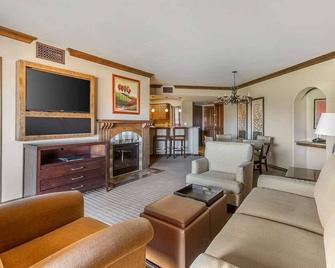 New Price! - Sedona Summit Resort - 2 Bedroom Sleeps 8, Location And Amenities ! - Sedona - Phòng khách