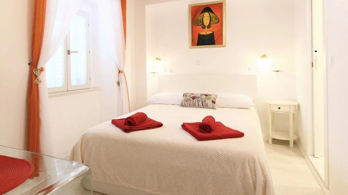 Melek Accommodations