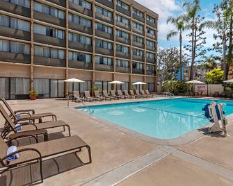 Clarion Hotel Anaheim Resort - Anaheim - Pool