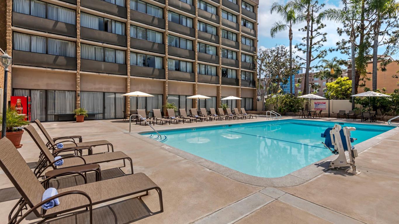 Clarion Hotel Anaheim Resort