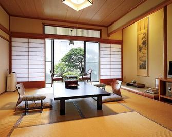 تسوباكيكان - اوموري - غرفة طعام