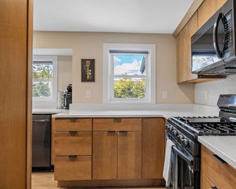 Mtm Premier, Modern 3 Bedroom, 2 1/2 Baths - LaPorte - Cucina