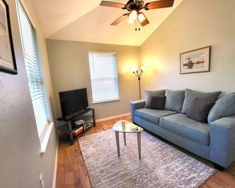 Sandpiper Wing 1st Flr Downtown Clean - Cedar Key - Sala de estar