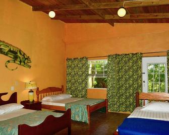 Howler Monkey Resort - Bermudian Landing - Bedroom