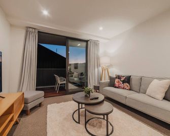 Convenient City Pad - 2br Laundry Sleeps 5 - Christchurch - Living room