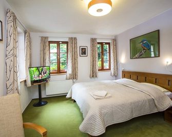 Hotýlek pod smrkem - خاراتشوف - غرفة نوم