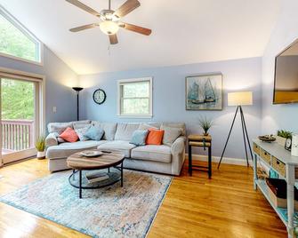 Birch Grove - Mashpee - Living room