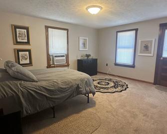 Keller House - Chillicothe - Schlafzimmer