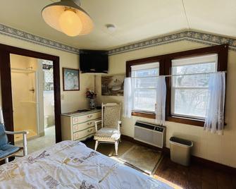 Studio Cottage # 2- Walk To Keyes Memorial Beach Barnstable- Hyannis - Hyannis - Bedroom