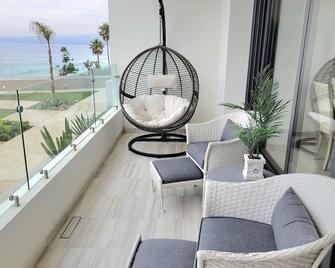 Seafront Condo Pool and Jacuzzi - Rosarito - Balcony