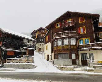 Qi-Lin Hotel Restaurant - Anniviers - Budova