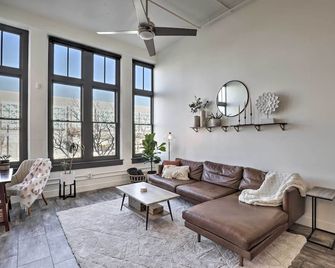Chic Slc Downtown Studio Loft Walk to Sh - Salt Lake City - Living room