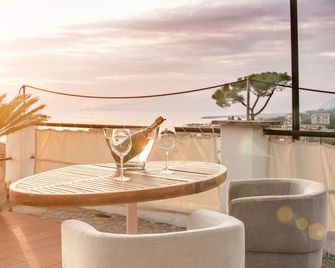 Gian Paul Hotel - Cavi di Lavagna - Balcón
