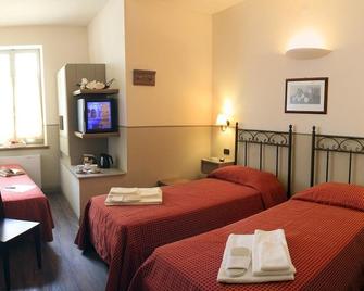 Hotel Da Benito - Norcia - Bedroom