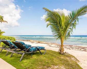 Mahogany Point 5: 3 BR / 3 BA villa in North Side, Sleeps 6 - North Side - Beach