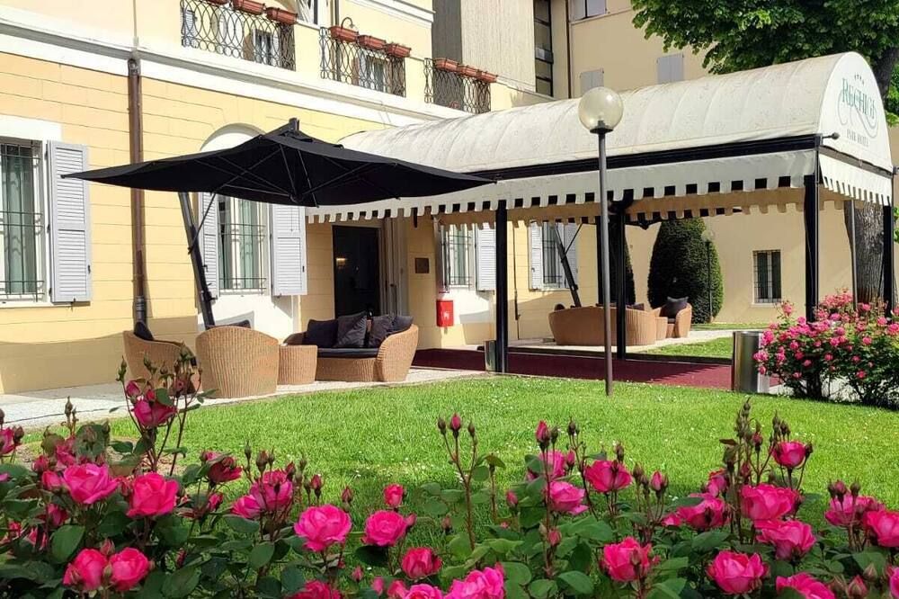 Rechigi Park Hotel