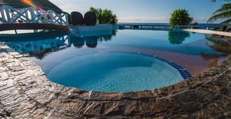 Cliffside Resort - Panglao - Svømmebasseng