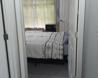 furnished master bedroom in sandy springs/dunwoody - Woodstock - Habitación