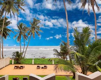 Akurala Beach Boutique Resort - היקאדוואה - חוף