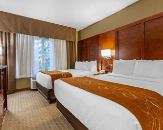 Comfort Suites - Marquette - Bedroom