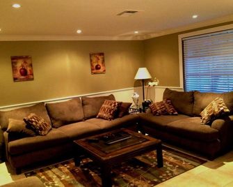 Vacation Home on Alligator Drive - Venice - Living room