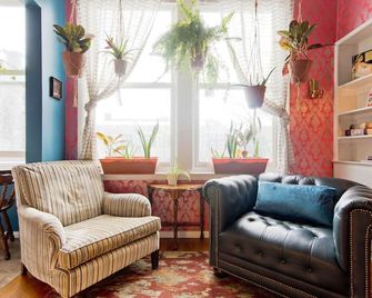 609 E William #3 · Color and Whimsy Downtown - Sparkling Clean. - Ann Arbor - Salon