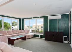 Great Ocean Retreat 43 - Torquay - Living room