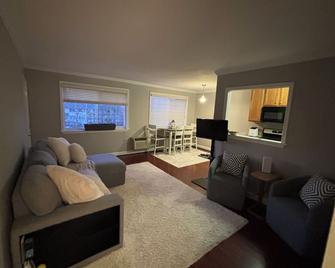 Charming 1BR/1BA on Main St – Heart of Laurel Living! - Laurel - Living room