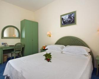 Hotel Pensione Reale - Майорі - Спальня