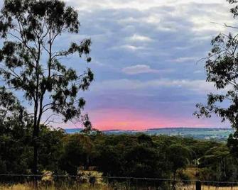 Montrose Farm Stay - Charming 2 bedroom cottage - Goomburra - Playa
