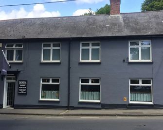 Newell Restaurant and Rooms - Sherborne - Budova