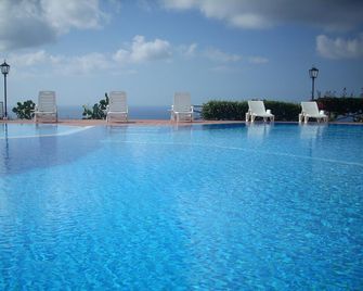 Spacious apartment with views of the sea, the mountains, Tropea and Stromboli - Tropea - Piscine