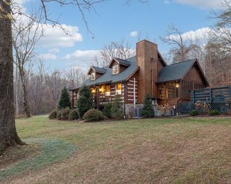 Kingston Cabin with Pool - 30 mins from Nashville - Kingston Springs - Edificio