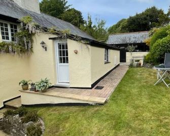 Frogwell - Dartmouth - Patio