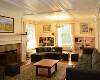 Victorian Home: Perfect for Large Families - Amherst - Salónek
