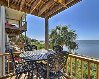 Beachfront Cedar Key Condo with Pool, Spa and Views! - Cedar Key - Balcón