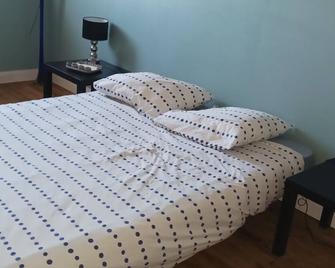 Guest room for 1 to 2 people - Chef-Boutonne - Habitación
