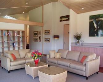 Gipsy Point Lakeside - Mallacoota - Living room