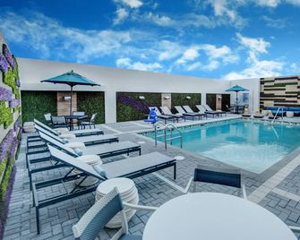 TownePlace Suites by Marriott Miami Airport - Miami - Piscina