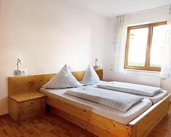 Ferienwohnung Schwalbennest, 35qm, 1 Schlafzimmer, max. 2 Personen - Langenau - Schlafzimmer