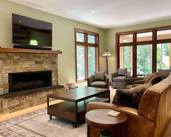 Great Northern Hideaway in Essex - Essex - Living room