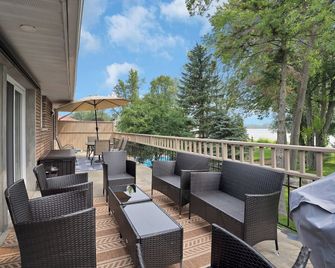 Simcoe Sunrise - Cozy Waterfront Home in Orillia - Orillia - Balcony